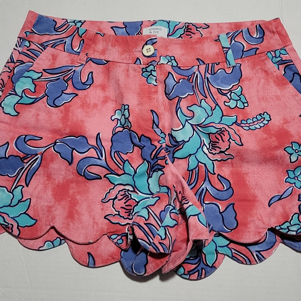 #7009 Crown and Ivy Scalloped Shorts